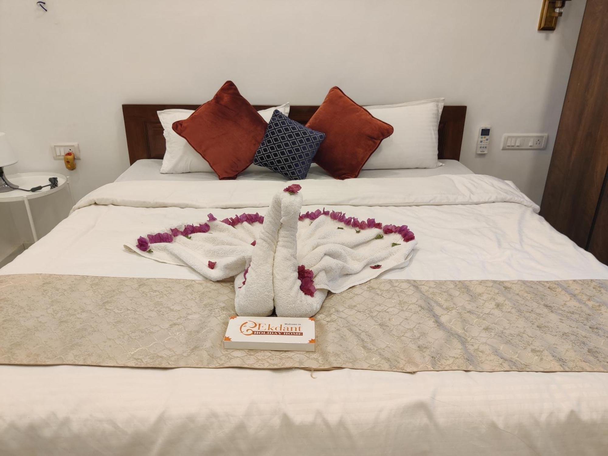 Whitehouse Homestay By Oxystays Hospitality 阿里巴格 外观 照片