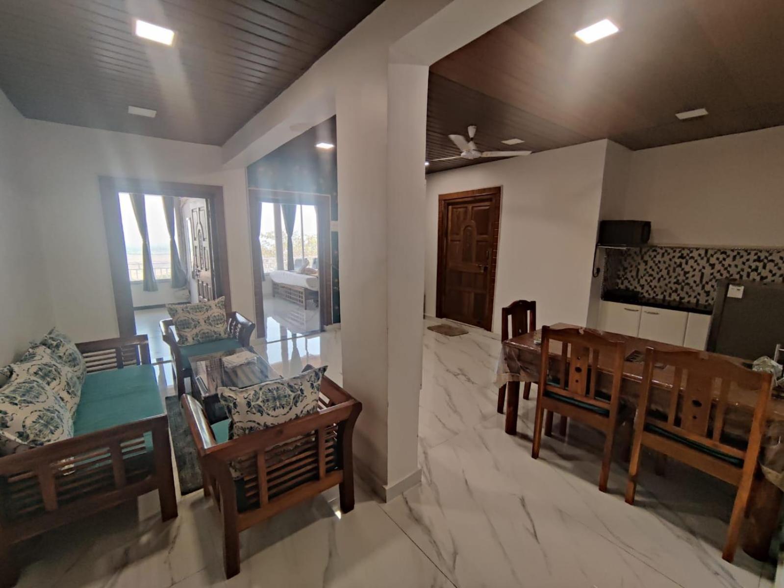 Whitehouse Homestay By Oxystays Hospitality 阿里巴格 外观 照片