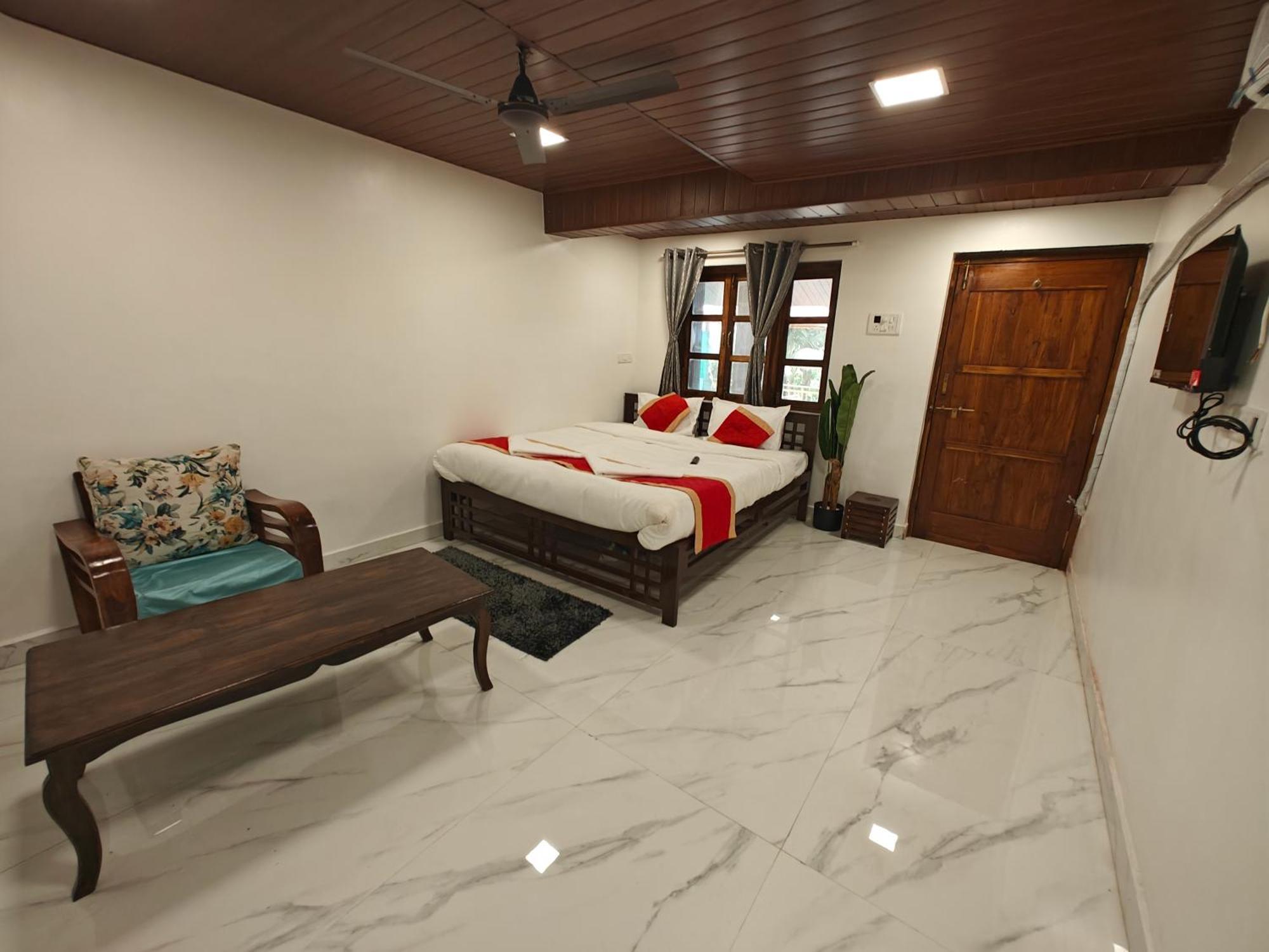 Whitehouse Homestay By Oxystays Hospitality 阿里巴格 客房 照片